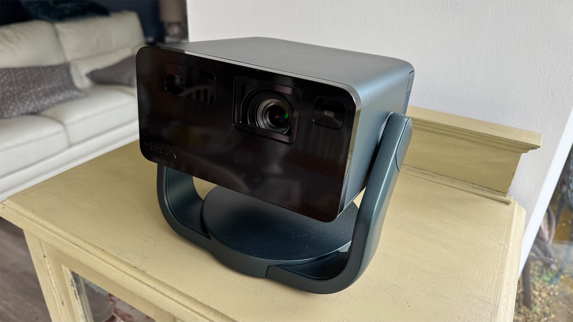 Epson EF-22 portable projector
