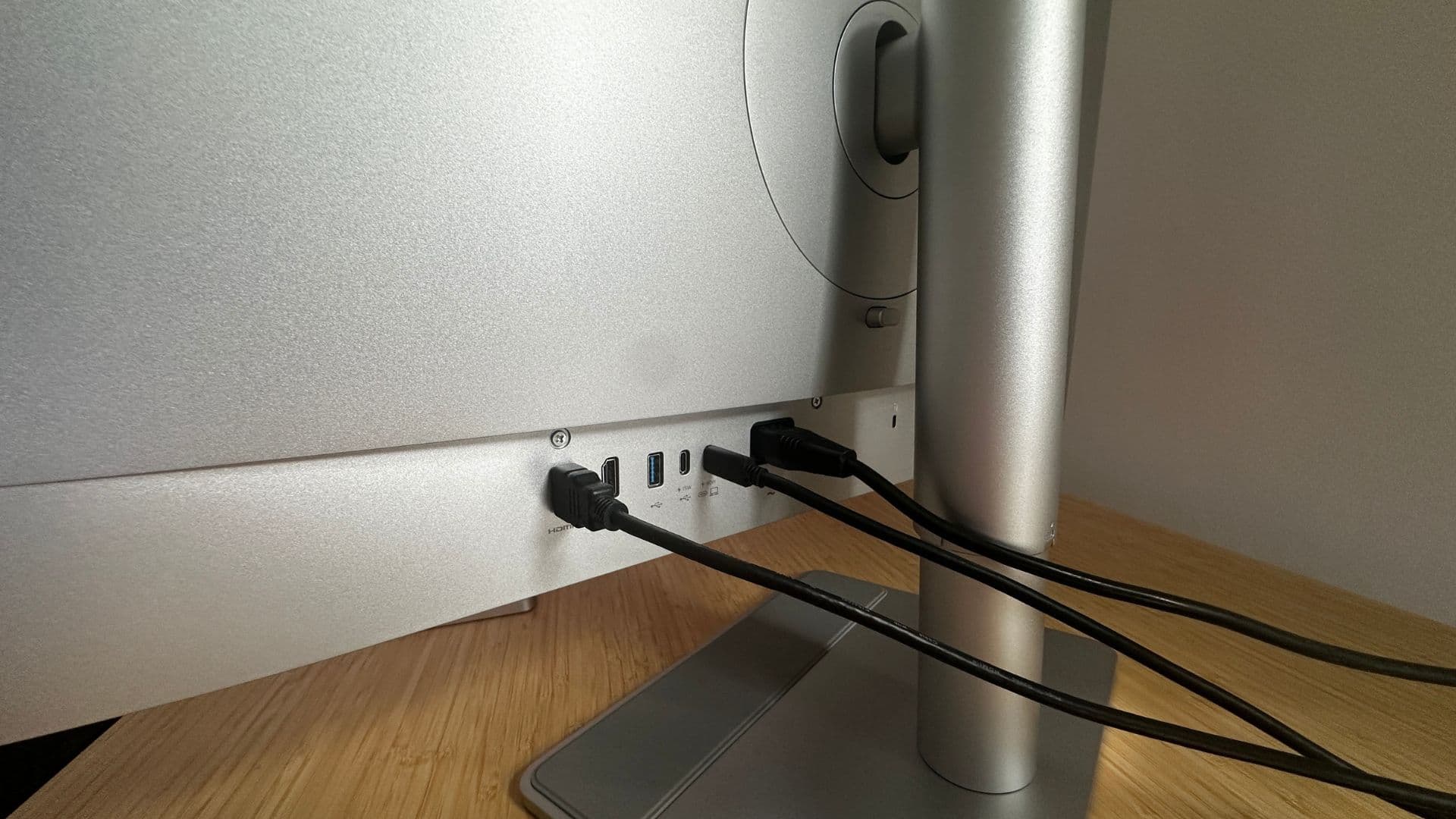 Cổng kết nối đa dạng trên BenQ MA320U