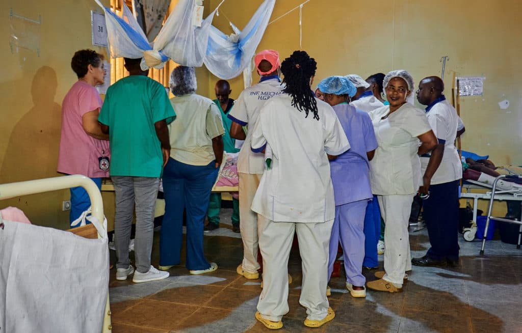 Các cơ sở y tế ở miền Đông Congo cạn thuốc do bị cướp bóc và gián đoạn chuỗi cung ứng