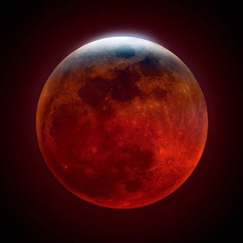 Moon,red,red,moon,the,full,moon,is,very,dark