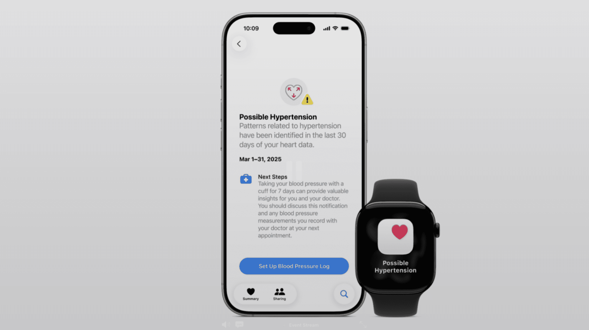 Một chiếc iPhone và Apple Watch cạnh nhau, hiển thị cảnh báo huyết áp cao.