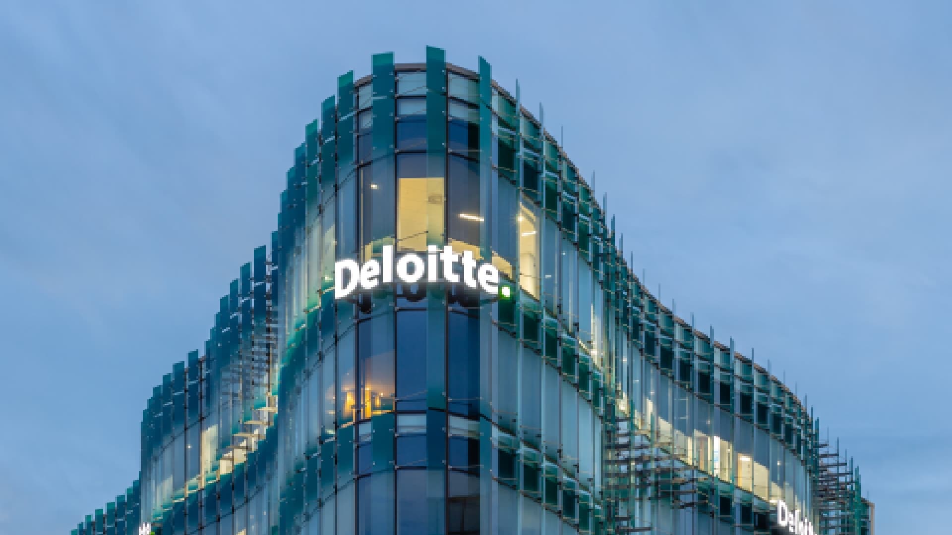 Deloitte Hoàn Tiền Chính Phủ Úc Sau Báo Cáo AI Sai Sót 440.000 USD