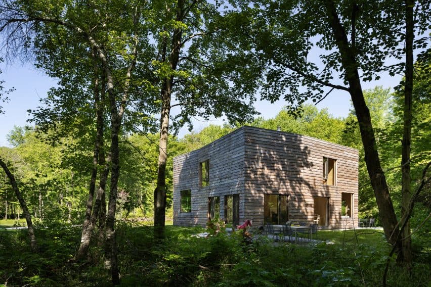Ngoại thất của CLT House ở Hudson Valley do nArchitects thiết kế