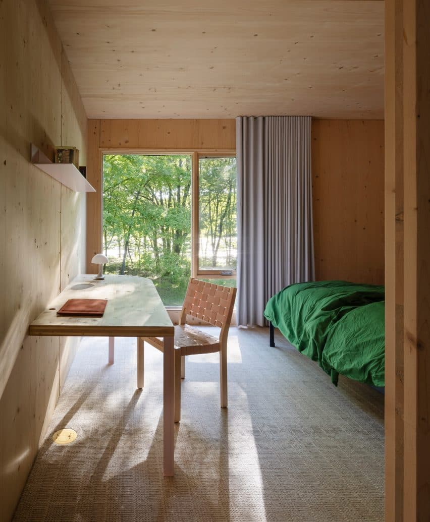 Phòng ngủ của ngôi nhà ở Hudson Valley do nArchitects thiết kế