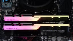 Thị trường DRAM 2025: DDR4 tăng giá, DDR5 mất sức trong chuyển đổi