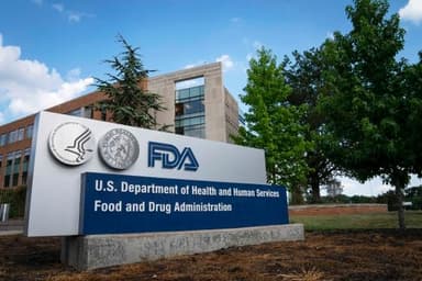 FDA âm thầm phê duyệt thuốc mifepristone gốc trước khi chính phủ đóng cửa