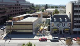 Quán mái quang điện Light Gauge tại bảo tàng Craft Contemporary Los Angeles