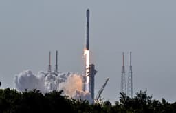 SpaceX chi 17 tỷ USD mua giấy phép phổ tần từ EchoStar