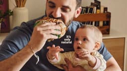 Chiến dịch 'It's only natural' của Burger King gây tranh cãi với trẻ sơ sinh