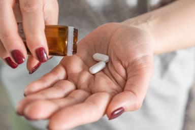 6 Tác Dụng Phụ và Rủi Ro Tiềm Ẩn Khi Sử Dụng Probiotics