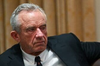 RFK Jr. phản đối TikTok người phụ nữ uống Tylenol có 'thai trong nhau thai'