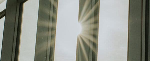 Lớp phủ thủy tinh trong suốt biến cửa sổ thành pin mặt trời