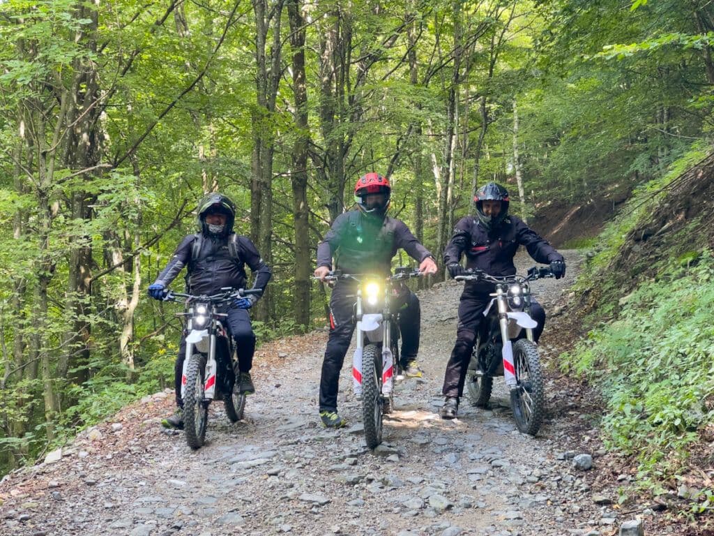 Trải nghiệm Morterone: Zero Motorcycles XE và XB chinh phục dãy núi Orobie hoang sơ