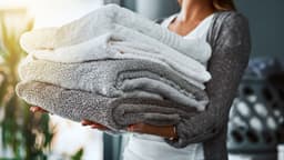Đừng Vội Vứt Khăn Cũ: 15 Ý Tưởng Tái Sử Dụng Linh Hoạt Trong Nhà