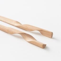 Cặp đũa xoắn ốc Rassen ghép nối sáng tạo độc đáo của Nendo