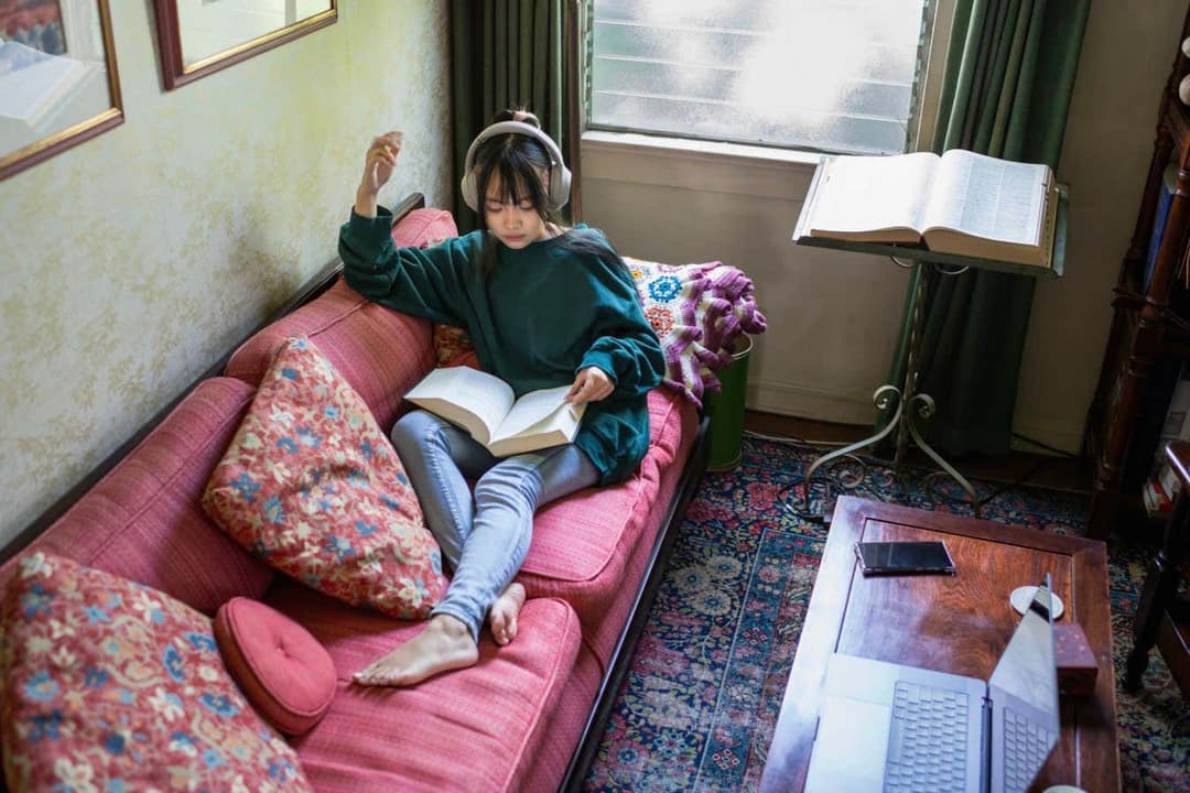 How Reading Print and Listening to Audiobooks Uniquely Shape Our Everyday Cognitive Processing