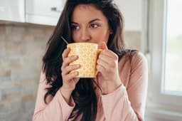 Uống cà phê khi đói: ảnh hưởng đến dạ dày và sức khỏe tổng thể
