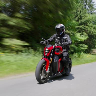 Hành trình 11.000 km châu Âu cùng Marc Travels trên Verge TS trong 2 tháng