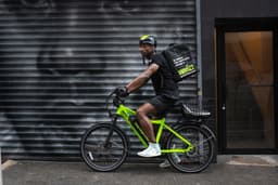 Whizz Co-Founder Says Trump’s Chicago Crackdown on Immigration Enforcement Scares Delivery Workers Off the Streets