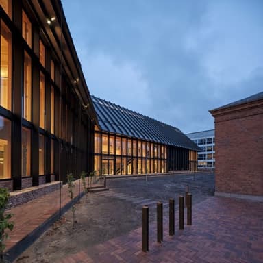 Trung tâm Sức khỏe Dorte Mandrup ở Copenhagen ứng dụng gỗ và thông tầng