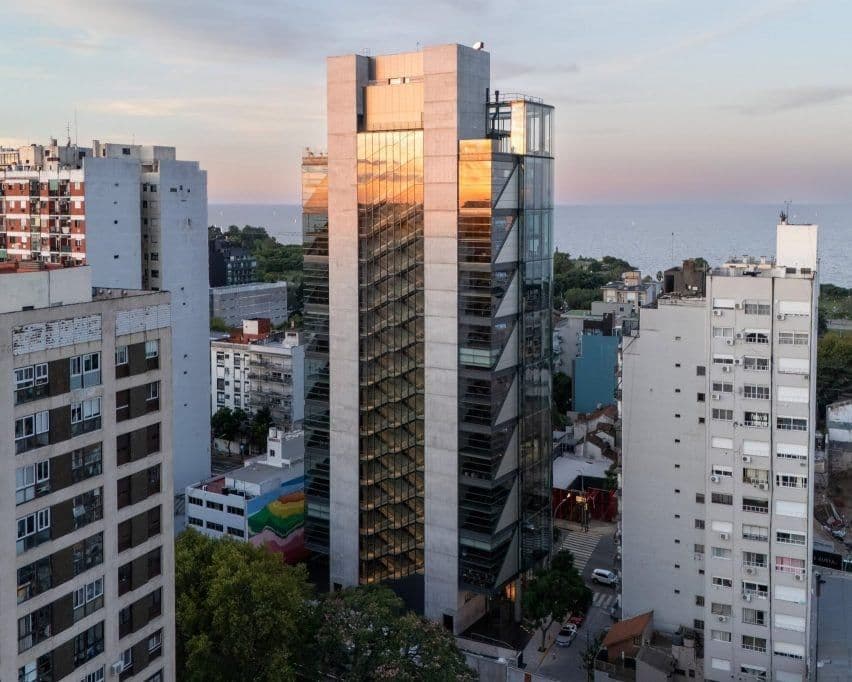 Cập nhật bình luận: tòa văn phòng kính, tháp container và biểu tượng Office