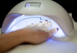 Vì sao Liên minh châu Âu cấm sơn gel móng tay? 3 điều cần biết