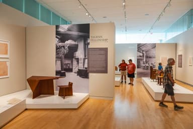 Triển lãm Frank Lloyd Wright: Thiết kế ghế hiện đại qua thế kỷ