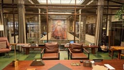 Thiết kế dàn cảnh Frank Lloyd Wright chân thực cho series The Studio