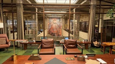 Thiết kế dàn cảnh Frank Lloyd Wright chân thực cho series The Studio