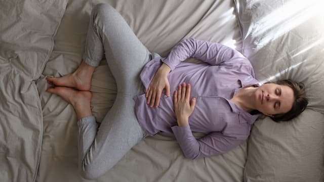 3 Tư Thế Yoga Phục Hồi Giúp Thư Giãn Và Ngủ Sâu Hơn
