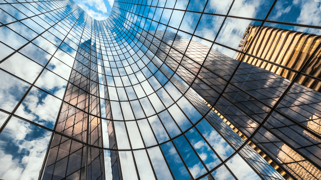 Kính phủ trong suốt chuyển ánh sáng thành điện năng dọc viền cửa sổ