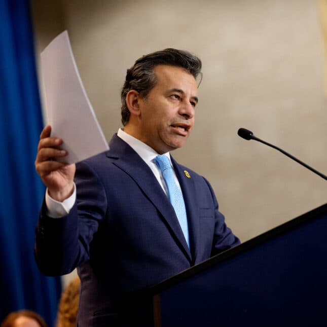 FDA ủy viên Marty Makary